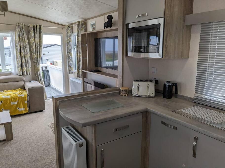 Beautiful Pet Friendly Southerness Caravan With Sea View & Decking Area Mainsriddle Экстерьер фото