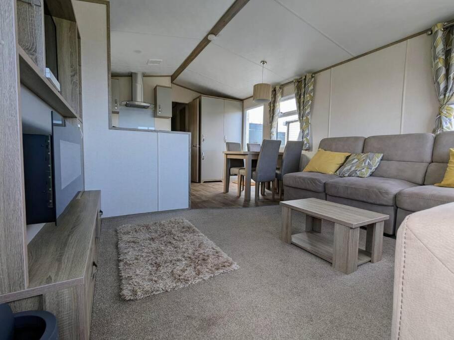 Beautiful Pet Friendly Southerness Caravan With Sea View & Decking Area Mainsriddle Экстерьер фото