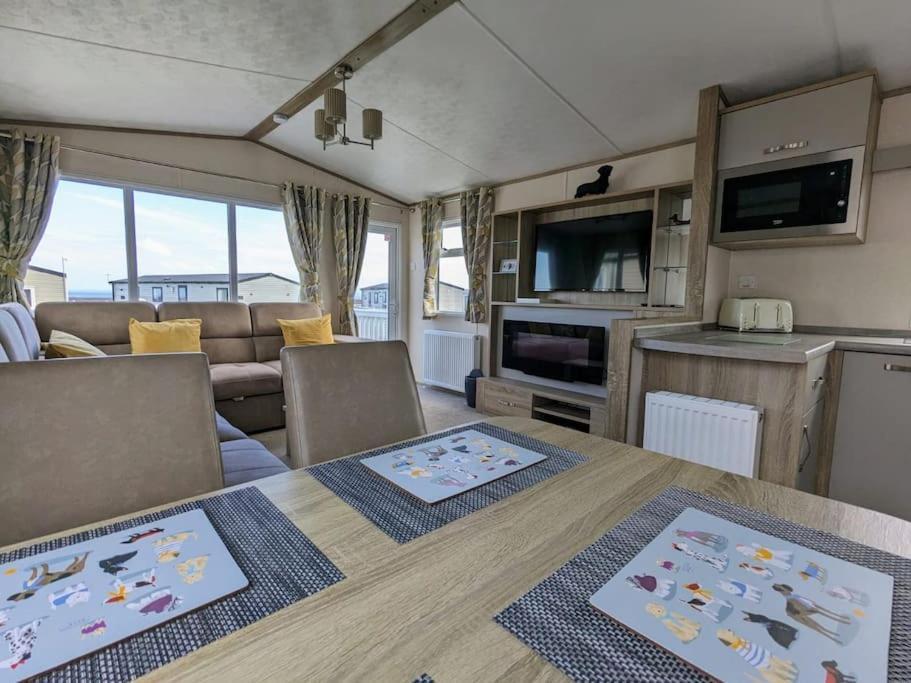 Beautiful Pet Friendly Southerness Caravan With Sea View & Decking Area Mainsriddle Экстерьер фото