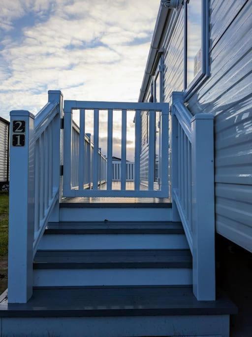 Beautiful Pet Friendly Southerness Caravan With Sea View & Decking Area Mainsriddle Экстерьер фото