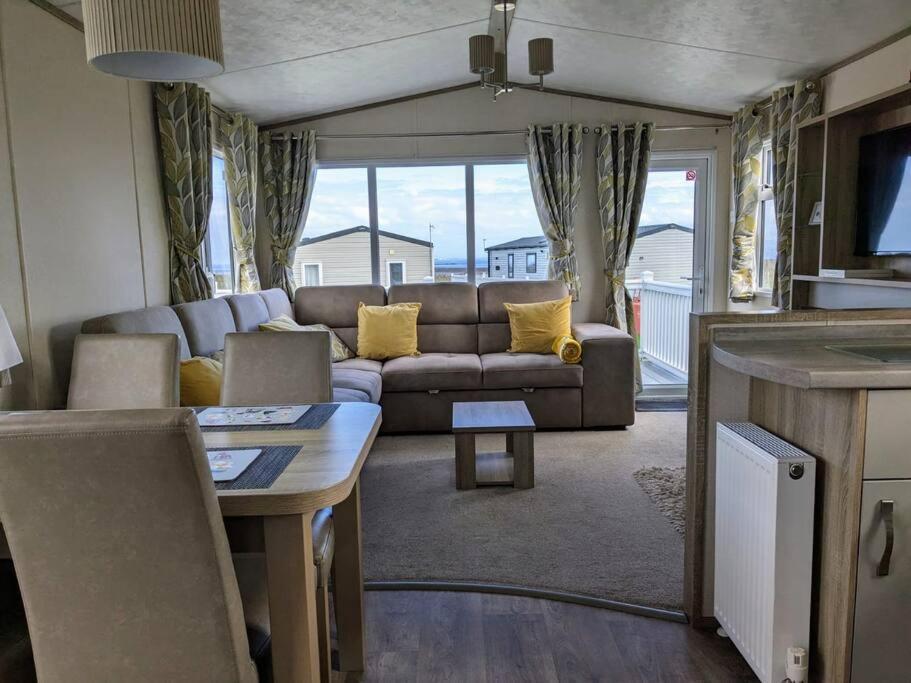 Beautiful Pet Friendly Southerness Caravan With Sea View & Decking Area Mainsriddle Экстерьер фото